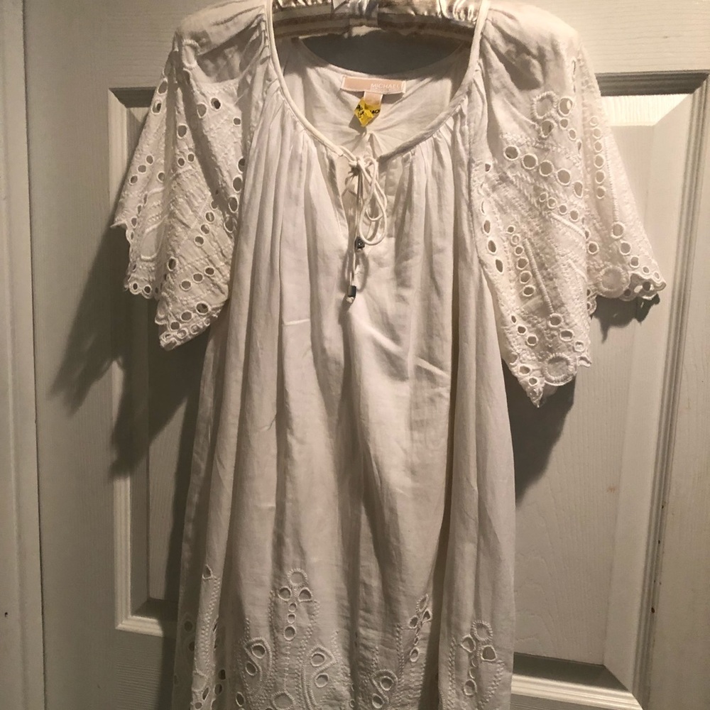 Super comfy and pretty white Michael Kors dress